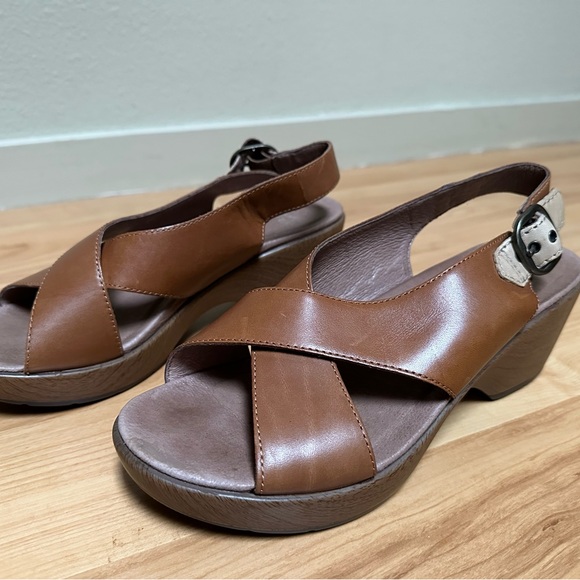 Dansko sandal size 38 leather. Slight wear on footbed as shown - Picture 2 of 4